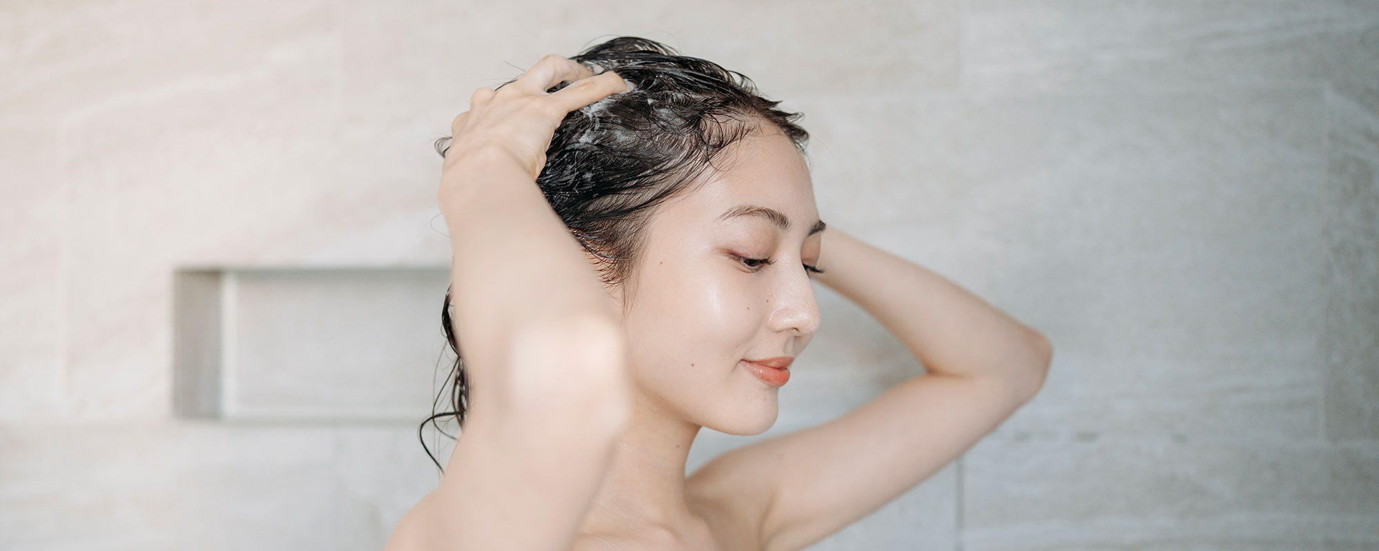 縮毛矯正当日はシャンプーをしても良い？髪をいたわるシャンプーの方法や長持ちの秘訣をご紹介