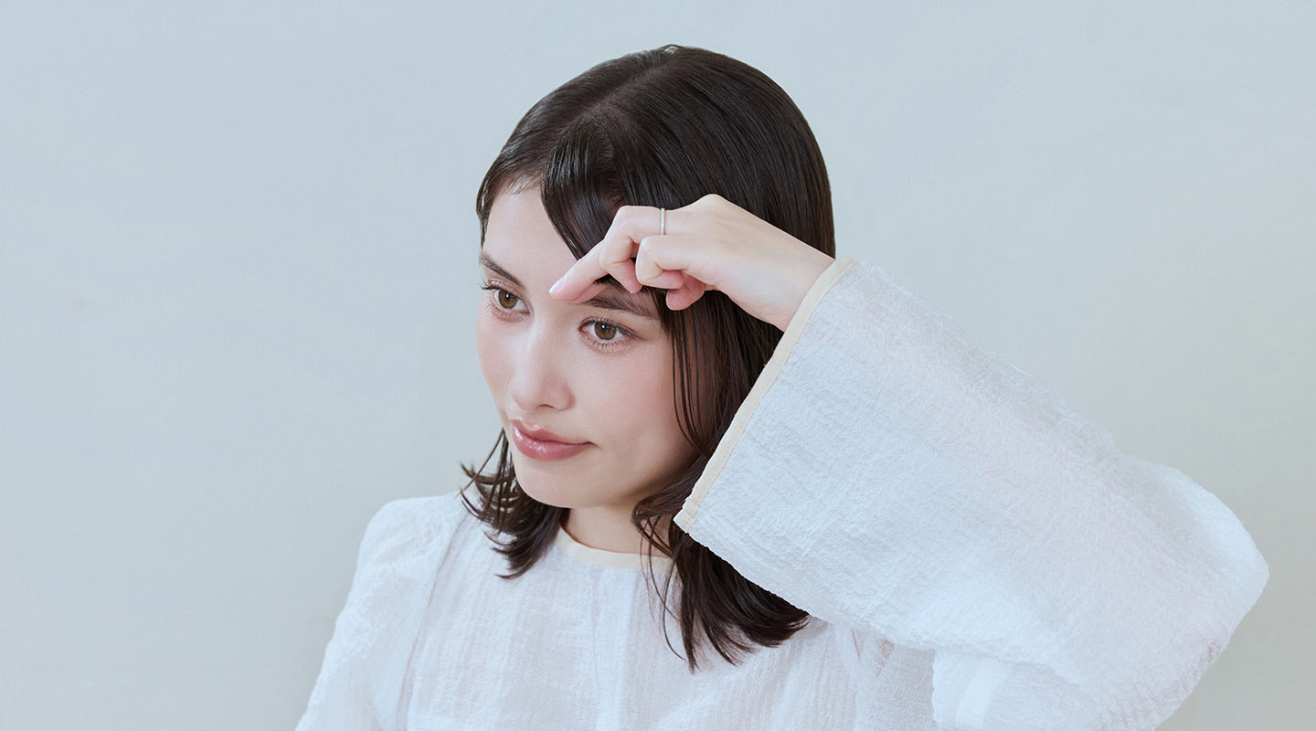 1. 流し前髪でナチュラルに
