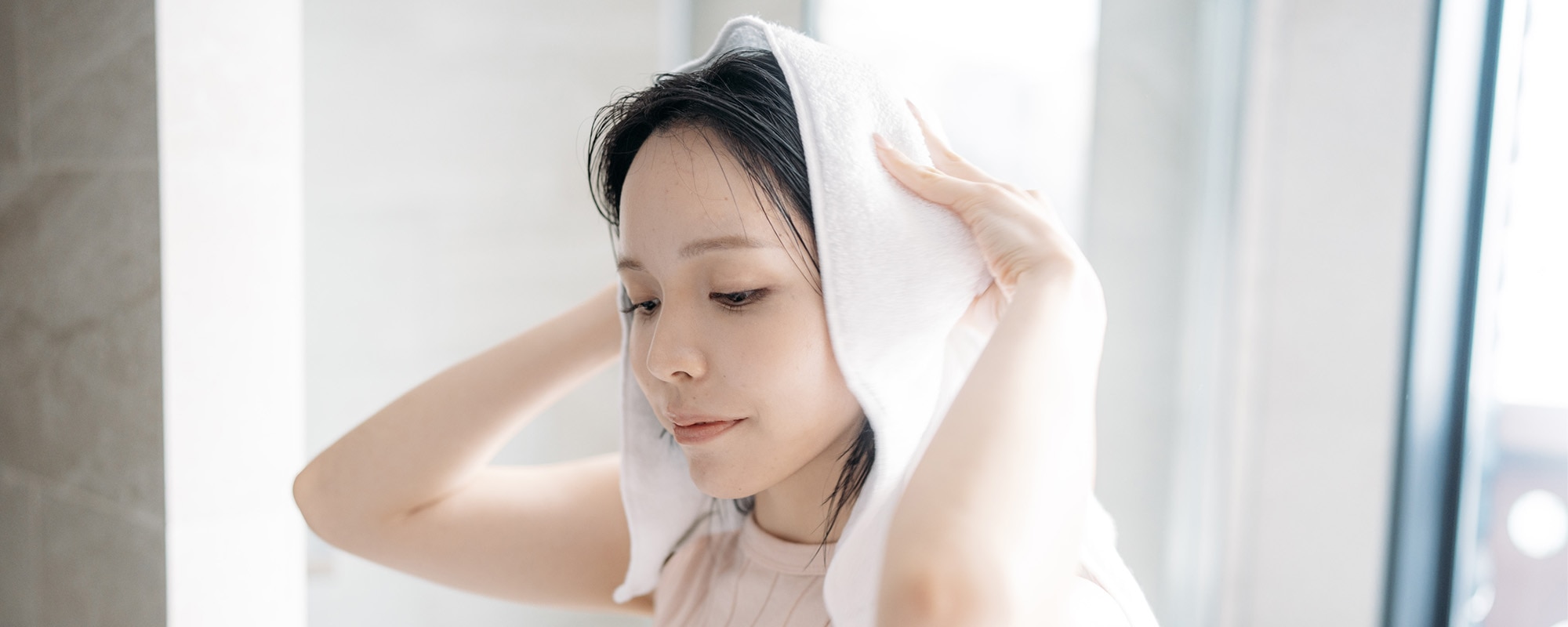 タオルドライの正しいやり方を5ステップで解説！髪を傷めないためのコツは？